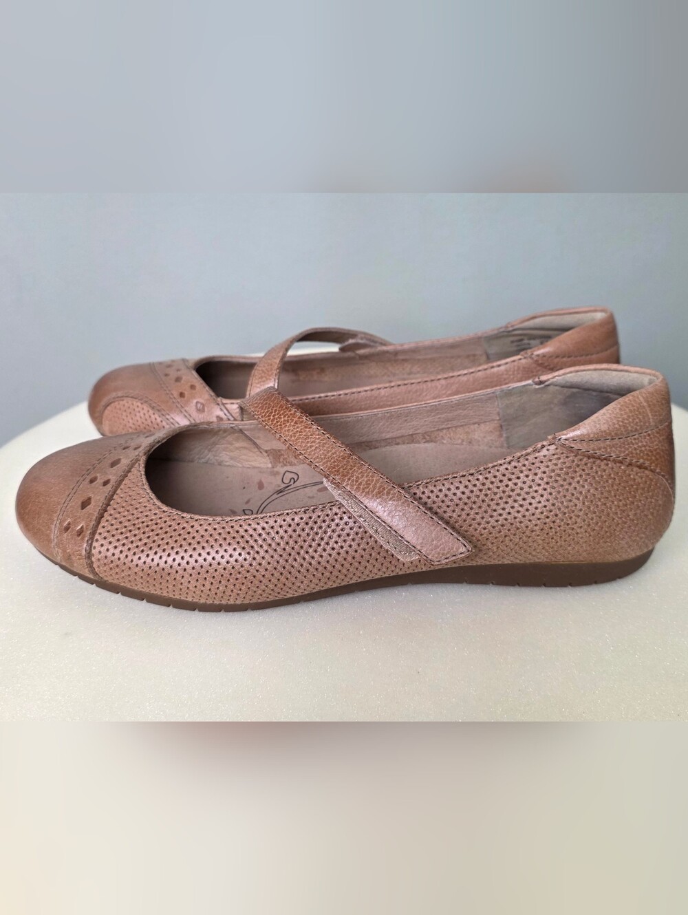 Taos Boho Scamp Perforated Leather Mary Jane Flats - Tan - Size 7.5 - Like New! - Picture 6 of 17